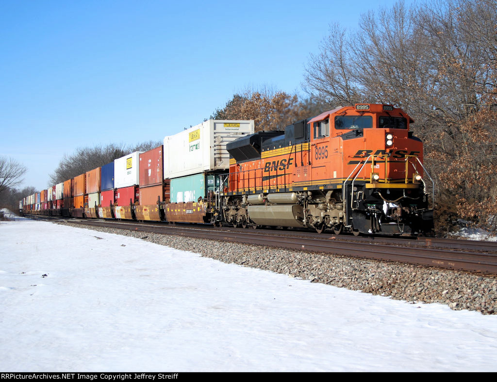 BNSF 8995